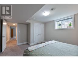 52 KEMP CRESCENT N - 40