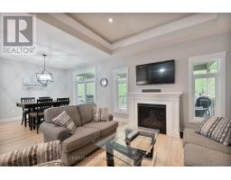 52 KEMP CRESCENT N - 9