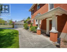 825 RIVERSIDE DRIVE - 41