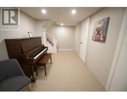 7 METAMORA CRESCENT - 32