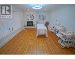 7 METAMORA CRESCENT - 9