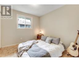23 WENLOCK CRESCENT - 12