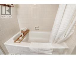 23 WENLOCK CRESCENT - 13