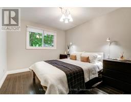 23 WENLOCK CRESCENT - 14