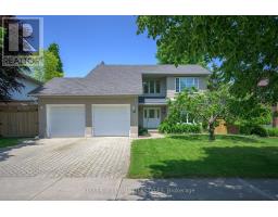 18 THUNDERBIRD CRESCENT - 1
