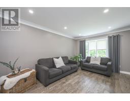 18 THUNDERBIRD CRESCENT - 13