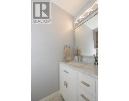 18 THUNDERBIRD CRESCENT - 16