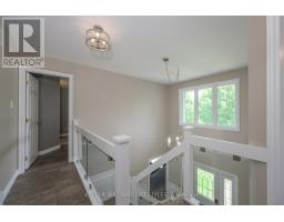 18 THUNDERBIRD CRESCENT - 17