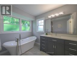 18 THUNDERBIRD CRESCENT - 21