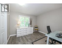 18 THUNDERBIRD CRESCENT - 22