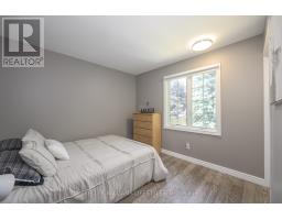 18 THUNDERBIRD CRESCENT - 26