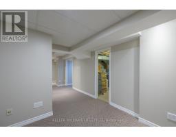 18 THUNDERBIRD CRESCENT - 36