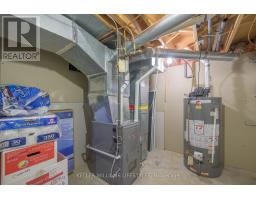 18 THUNDERBIRD CRESCENT - 38