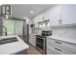 18 THUNDERBIRD CRESCENT - 4