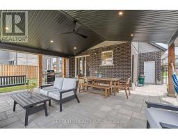 16 ANDERSON CRESCENT - 3