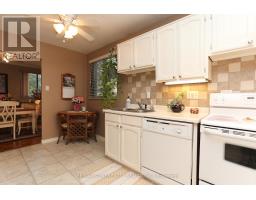 220 - 300 EVERGLADE CRESCENT - 16