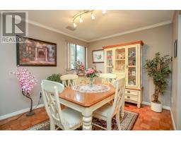 220 - 300 EVERGLADE CRESCENT - 22