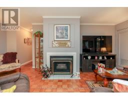 220 - 300 EVERGLADE CRESCENT - 24