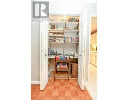 220 - 300 EVERGLADE CRESCENT - 25