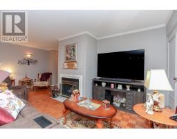 220 - 300 EVERGLADE CRESCENT - 29