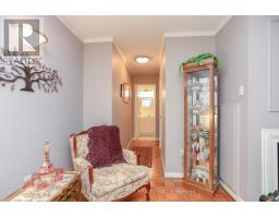 220 - 300 EVERGLADE CRESCENT - 30