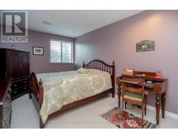 220 - 300 EVERGLADE CRESCENT - 31