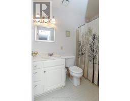220 - 300 EVERGLADE CRESCENT - 33
