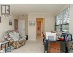 220 - 300 EVERGLADE CRESCENT - 36