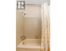 220 - 300 EVERGLADE CRESCENT - 38