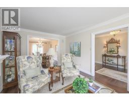 60 MERIDENE CRESCENT E - 8