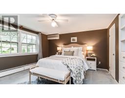 18 METAMORA CRESCENT - 35