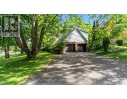 18 METAMORA CRESCENT - 4