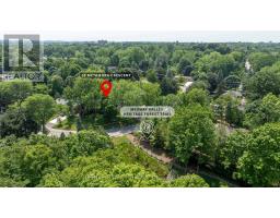 18 METAMORA CRESCENT - 5