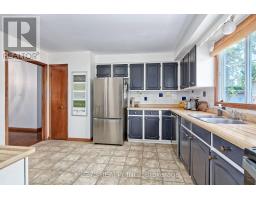 91 FOUR OAKS CRESCENT - 12
