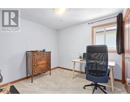 91 FOUR OAKS CRESCENT - 19