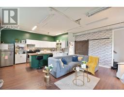6 OAKDALE PLACE - 32