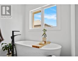 52 - 383 DAVENTRY WAY - 25