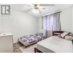 27 GERALD CRESCENT - 15
