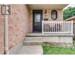 27 GERALD CRESCENT - 3