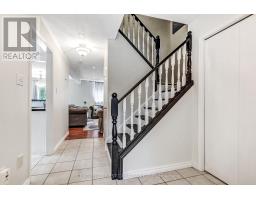 27 GERALD CRESCENT - 5
