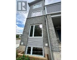 1 - 990 DEVERON CRESCENT - 1