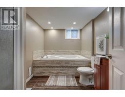 5 POPLAR CRESCENT - 24
