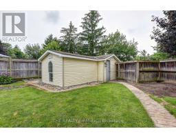 5 POPLAR CRESCENT - 32