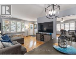 35 SURREY CRESCENT - 13