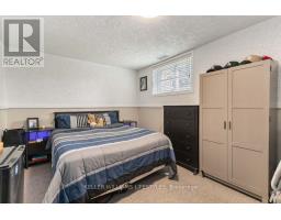 35 SURREY CRESCENT - 20