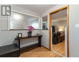 35 SURREY CRESCENT - 21