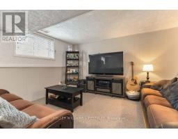 35 SURREY CRESCENT - 22