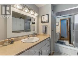 35 SURREY CRESCENT - 25