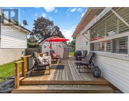 35 SURREY CRESCENT - 30