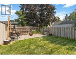 35 SURREY CRESCENT - 31